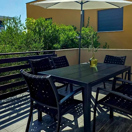 Three-bedroom In Appartement *