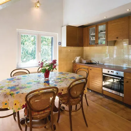 Apartment Three-bedroom In Bibinje