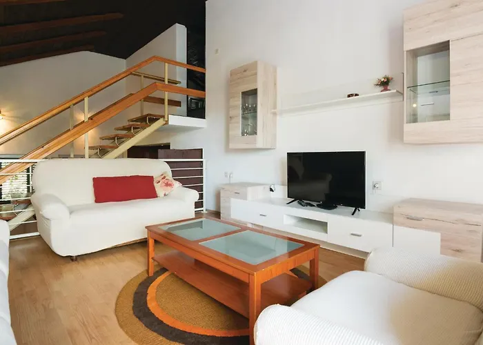 Three-bedroom In 公寓