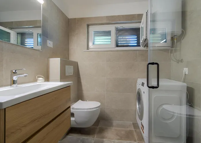 公寓 Three-bedroom In *